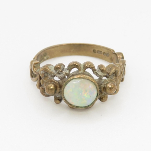 18 - 9ct gold vintage opal dress ring (3.2g) Size J 1/2