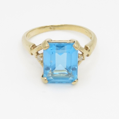 21 - 9ct gold claw set topaz and diamond ring (2.8g) Size K