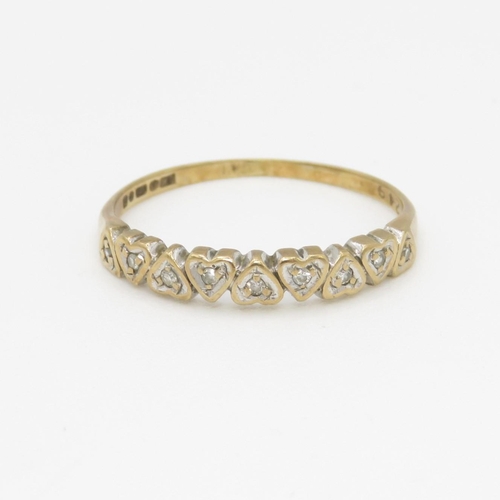 37 - 9ct gold diamond heart shape half eternity ring (1.1g) Size N