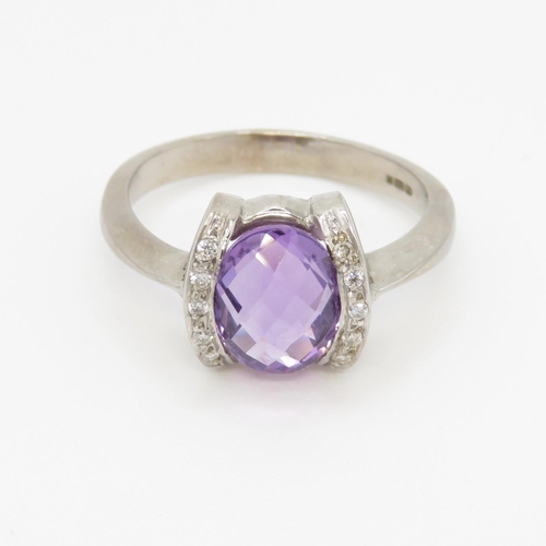 42 - 18ct white gold amethyst single stone ring with diamond highlight (5.4g) Size S