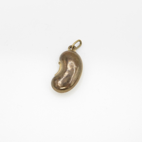 63 - 9ct gold vintage lucky bean charm (0.8g)