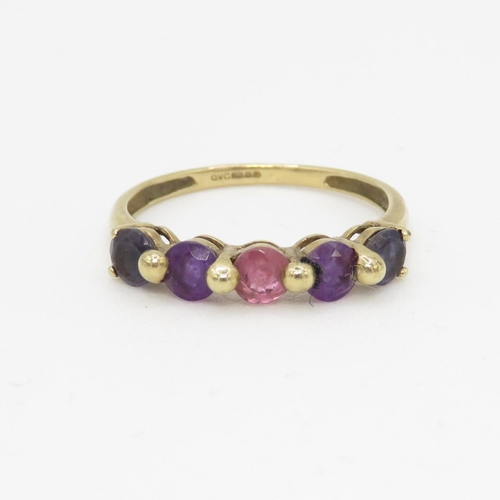 7 - 9ct gold tourmaline, ioloite and amethyst row ring (1.7g) Size P