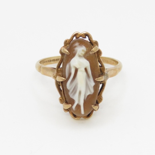 78 - 9ct gold cameo shell cocktail ring (2.6g) Size K 1/2