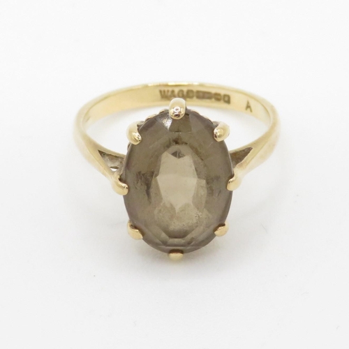 8 - 9ct gold smokey quartz single stone ring (3.9g) Size P