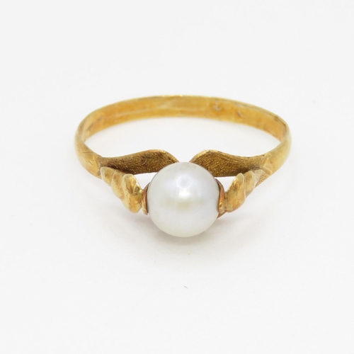 90 - 14ct gold cultured pearl ring (1.3g) Size M