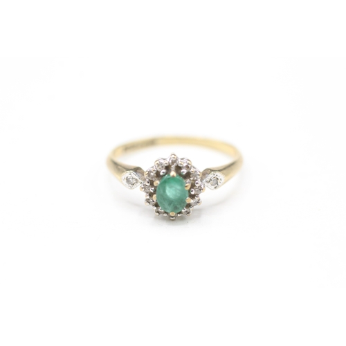 15 - 9ct gold diamond and emerald halo ring (1.7g) Size M