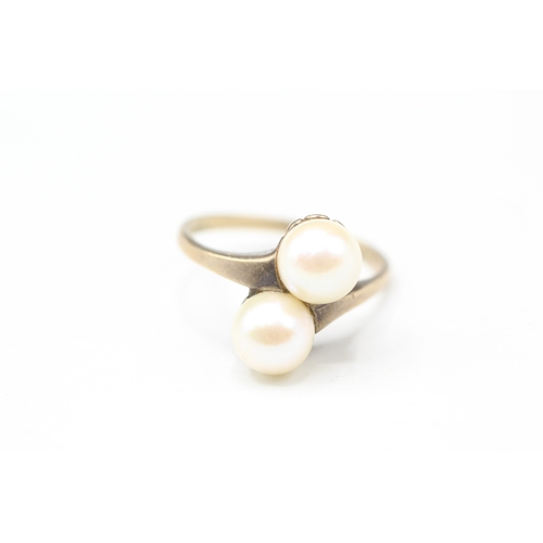 17 - 9ct gold cultured pearl twin stone ring (3.4g) Size M