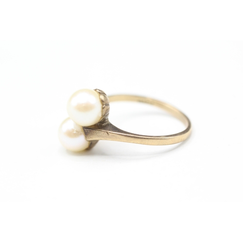 17 - 9ct gold cultured pearl twin stone ring (3.4g) Size M