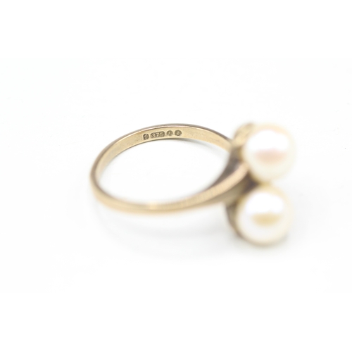 17 - 9ct gold cultured pearl twin stone ring (3.4g) Size M