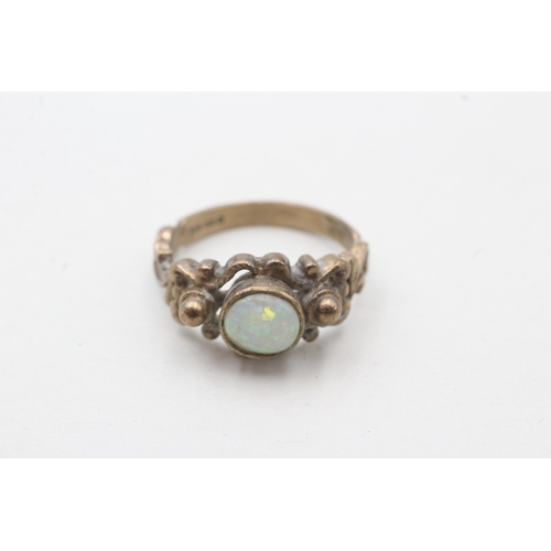 18 - 9ct gold vintage opal dress ring (3.2g) Size J 1/2