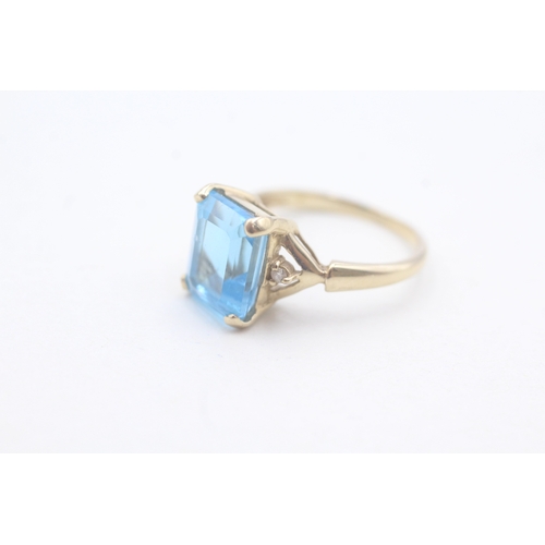 21 - 9ct gold claw set topaz and diamond ring (2.8g) Size K