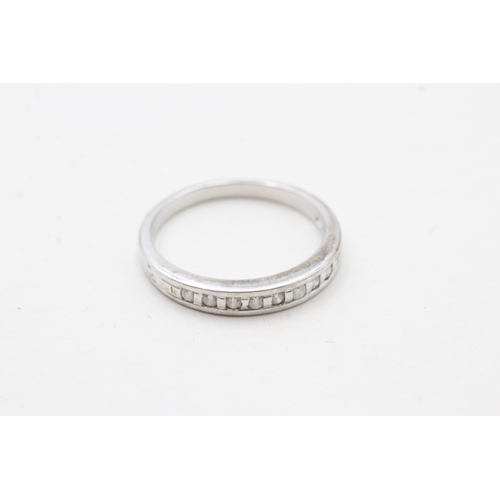 31 - 9ct white gold diamond half eternity ring (2.3g) Size O