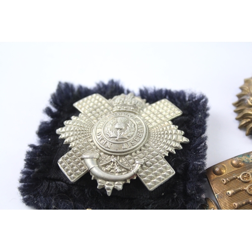 389 - Military Cap Badges Inc Cheshire, East Lancs, South Wales Borderers, Etc x 10