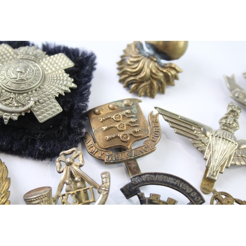 389 - Military Cap Badges Inc Cheshire, East Lancs, South Wales Borderers, Etc x 10