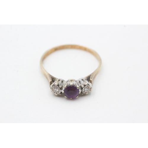 40 - 9ct gold diamond & amethyst three stone ring (3.2g) Size X 1/2