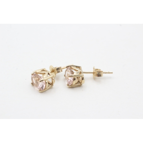 41 - 9ct gold morganite single stone stud earrings (1.3g)