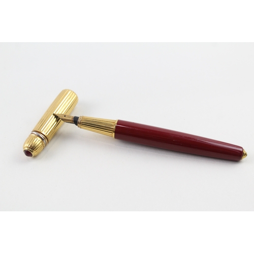 471 - Pasha De Cartier Gold Plated & Burgundy Lacquer Fountain Pen w/ 18ct Nib WRITING