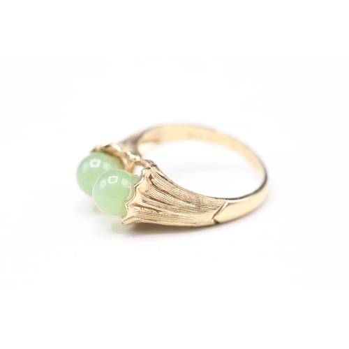 5 - 9ct gold green gem trumpet flower ring (3.9g) Size N