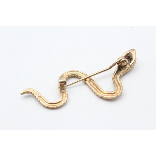 50 - 9ct gold ruby and paste snake brooch (2.7g)