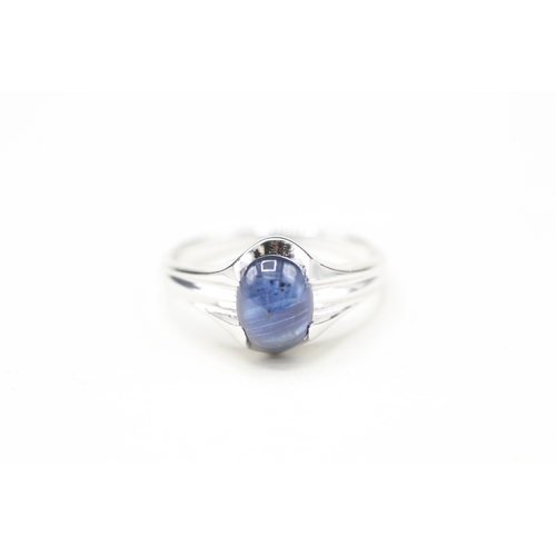 6 - 9ct white gold cabochon sapphire single stone ring (3.4g) Size N 1/2