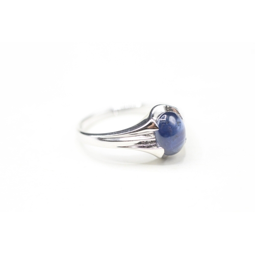 6 - 9ct white gold cabochon sapphire single stone ring (3.4g) Size N 1/2