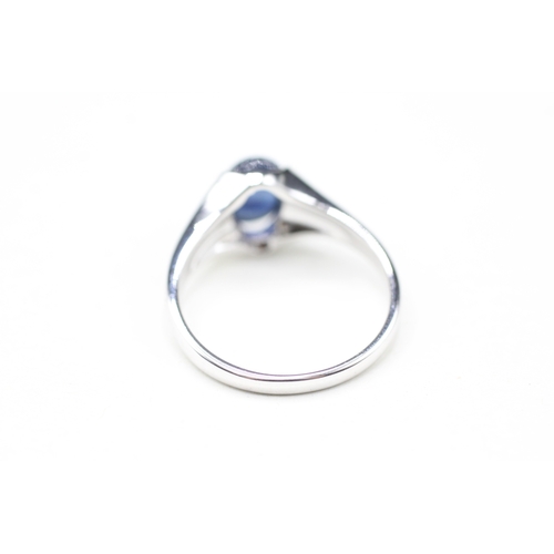 6 - 9ct white gold cabochon sapphire single stone ring (3.4g) Size N 1/2