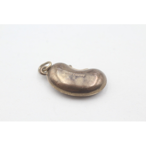 63 - 9ct gold vintage lucky bean charm (0.8g)