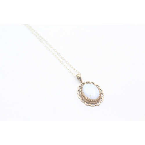 64 - 9ct gold and opal pendant on chain (1.6g)