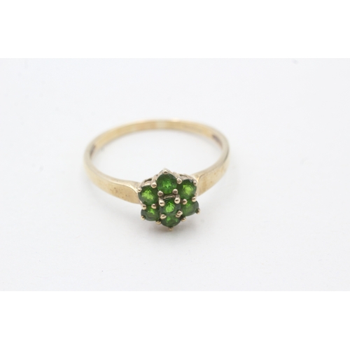 75 - 9ct gold diopside floral cluster ring (2.7g) Size X 1/2