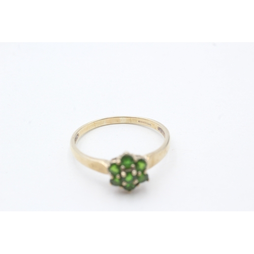 75 - 9ct gold diopside floral cluster ring (2.7g) Size X 1/2