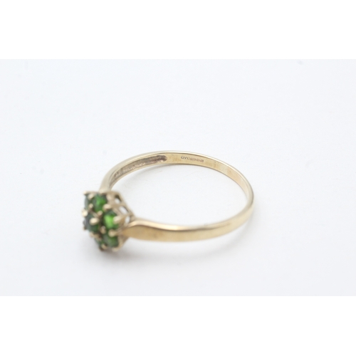 75 - 9ct gold diopside floral cluster ring (2.7g) Size X 1/2