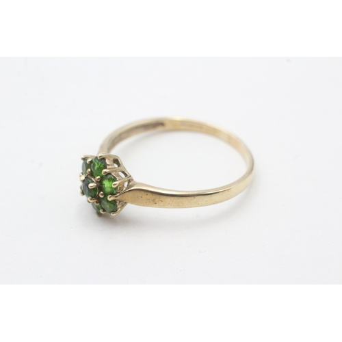 75 - 9ct gold diopside floral cluster ring (2.7g) Size X 1/2