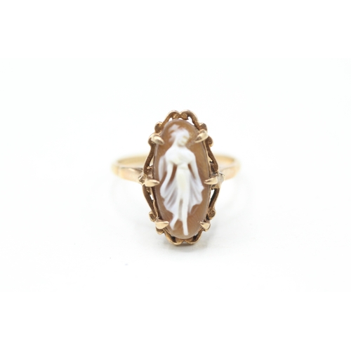 78 - 9ct gold cameo shell cocktail ring (2.6g) Size K 1/2