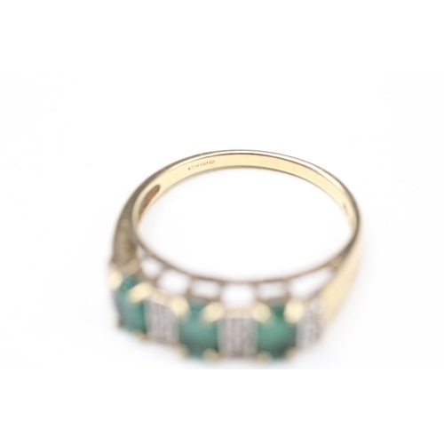 80 - 9ct gold emerald three stone ring with diamond spacers (3.6g) Size U