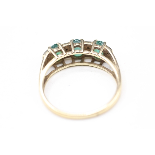 80 - 9ct gold emerald three stone ring with diamond spacers (3.6g) Size U