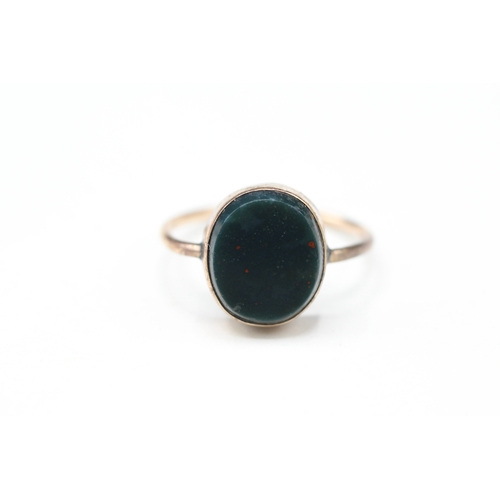 81 - 9ct gold bloodstone single stone ring (2.4g) AS SEEN - MISSHAPEN Size N