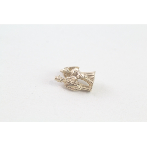 85 - 9ct gold married couple charm (1.2g)