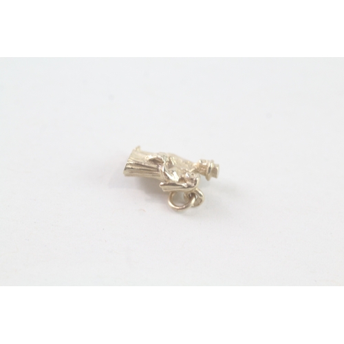 85 - 9ct gold married couple charm (1.2g)