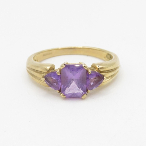 10 - 9ct gold amethyst trilogy ring (2.8g) Size N