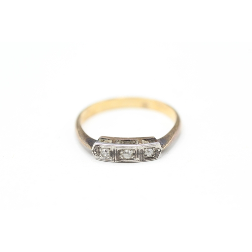 100 - 9ct gold diamond trilogy ring (2.3g) Size O