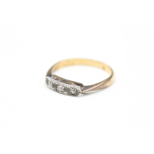 100 - 9ct gold diamond trilogy ring (2.3g) Size O