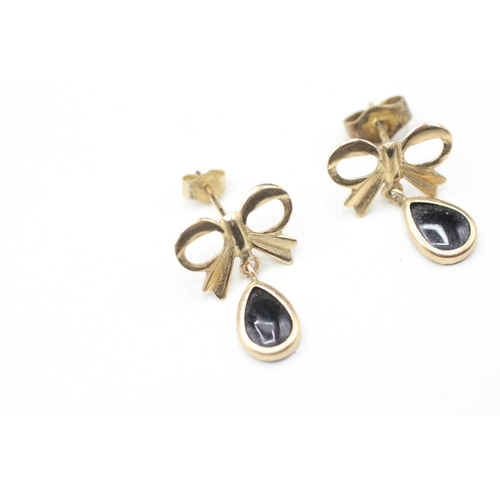 19 - 9ct gold onyx bow drop earring (0.9g)