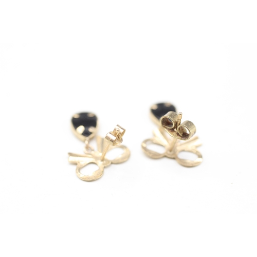 19 - 9ct gold onyx bow drop earring (0.9g)