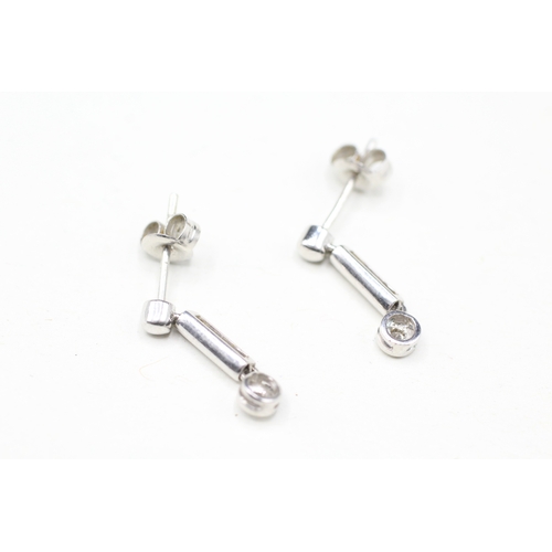 20 - 9ct white gold diamond drop earrings (1.7g)