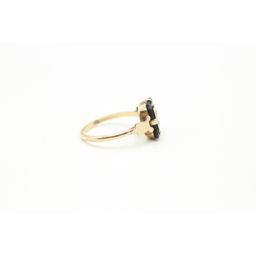 21 - 9ct gold onyx 'A' initial ring (1.8g) Size M