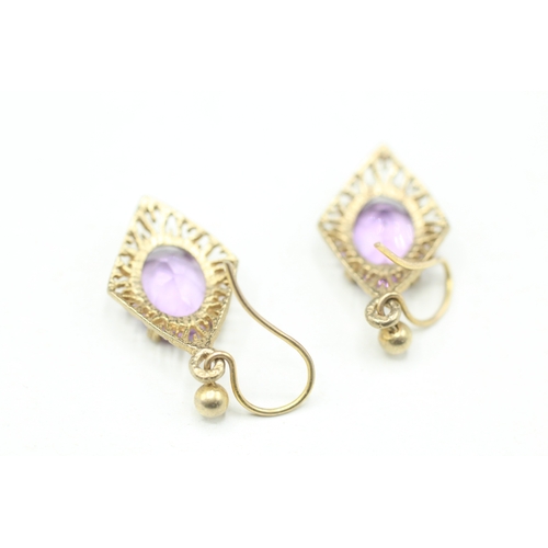 24 - 9ct gold amethyst drop earring (2g)