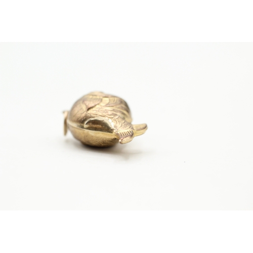 35 - 9ct gold cultured pearl fish charm (2.4g)