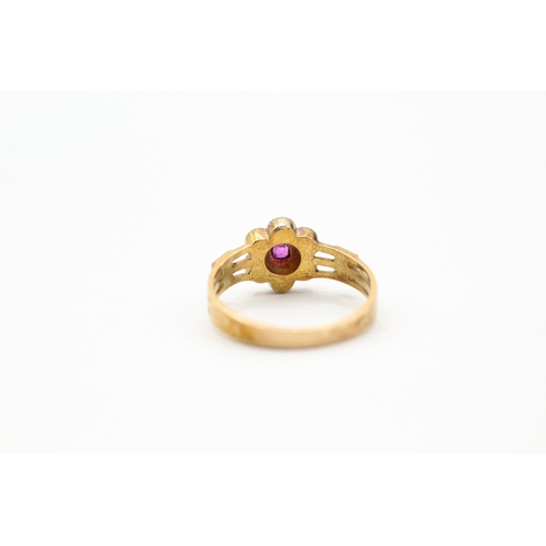 4 - 15ct gold seed pearl and ruby flower ring (2.4g) Size N