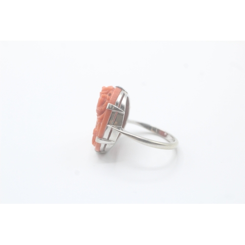 40 - 9ct white gold rose carved coral ring (4.3g) Size O