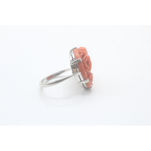 40 - 9ct white gold rose carved coral ring (4.3g) Size O